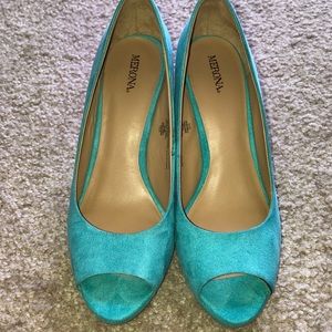 Open-toed, teal heels